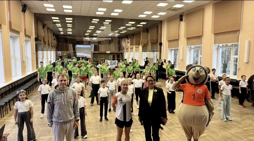 👍Школа вышла на зарядку!