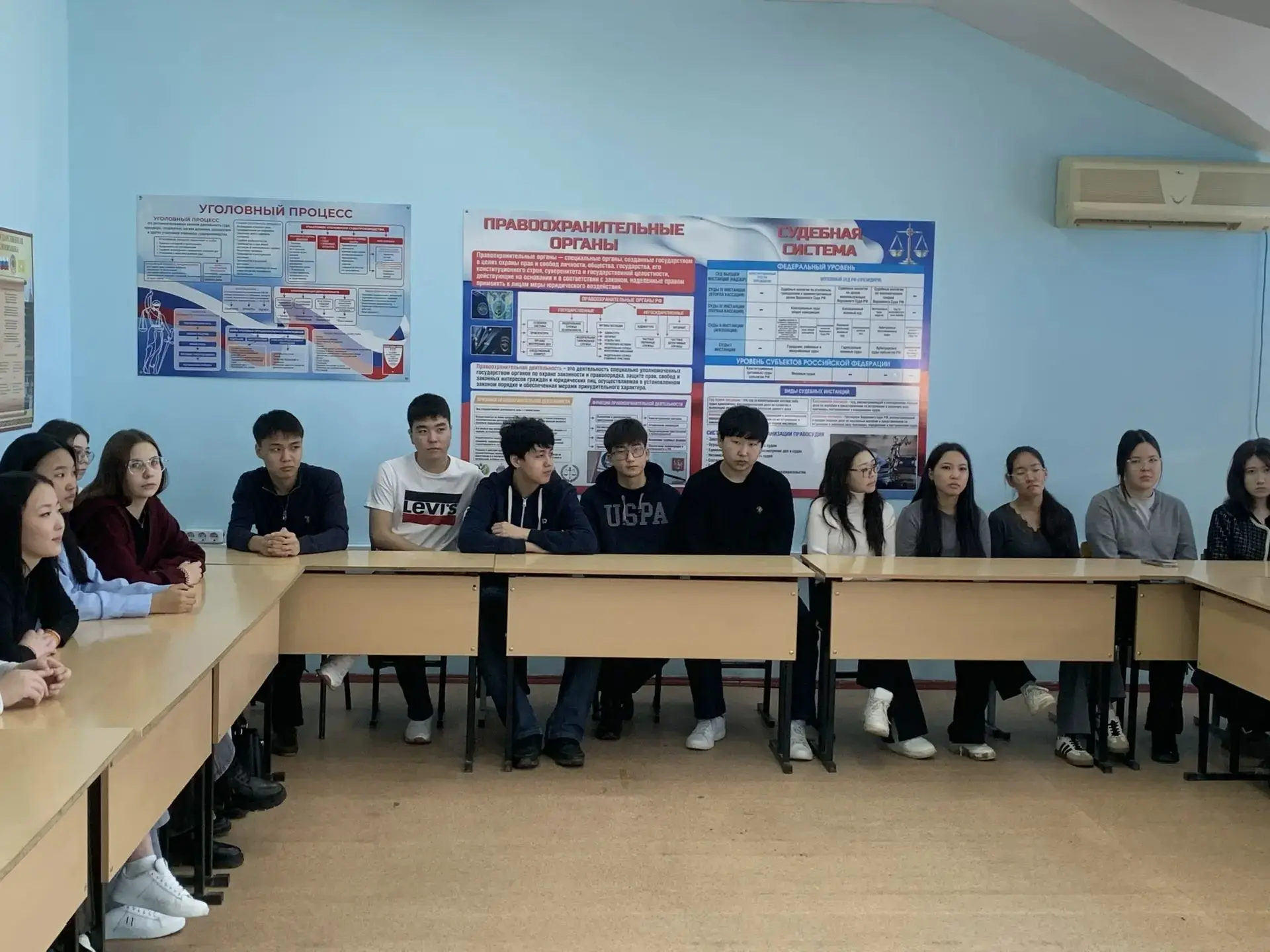 Сегодня председатель Избирательной комиссии Республики Калмыкия Бембя Чужаев и члены комиссии Эрдни 