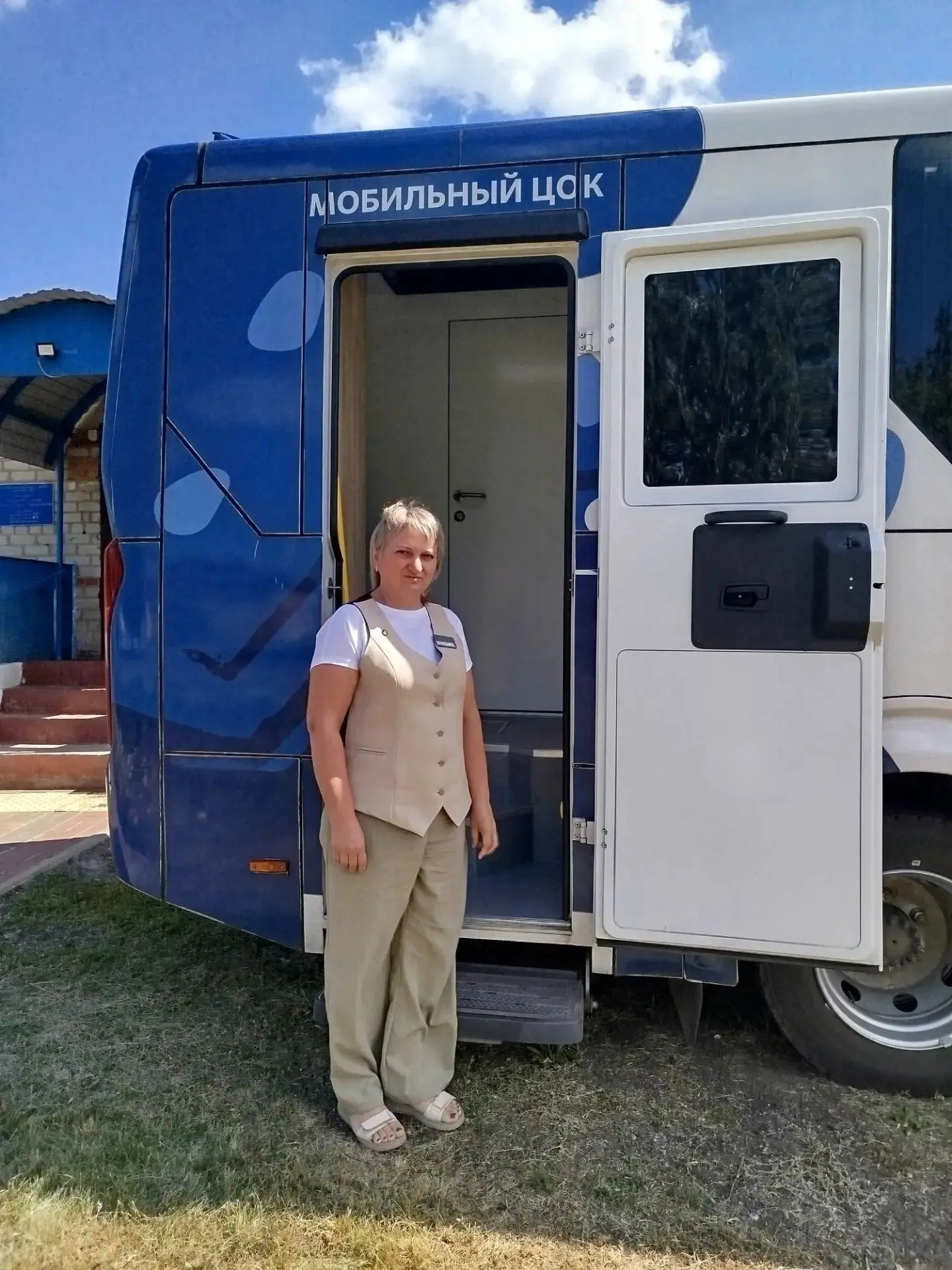 ✅Жители села Черновец Пристенского района смогли получить необходимые консультации, не ...