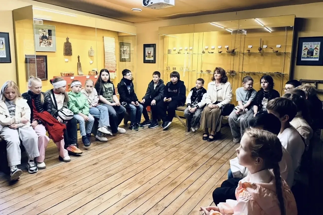 📚 Живая история в каждом экспонате  Ученики 4«В» класса отправились в необычное путешествие — в прош