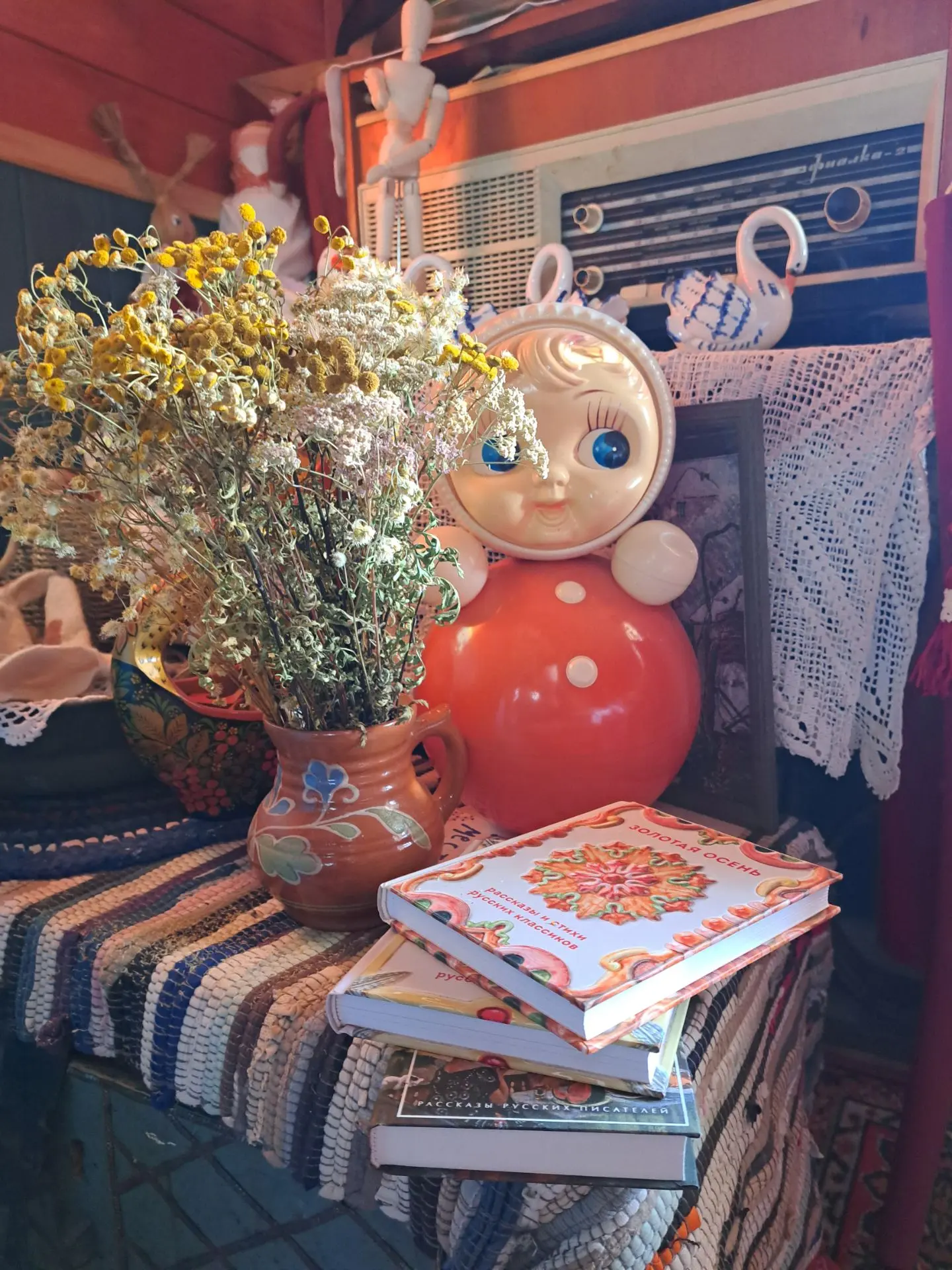 Вчера в вк писала о книгах. Задала вопрос, что читают сейчас... тишь.