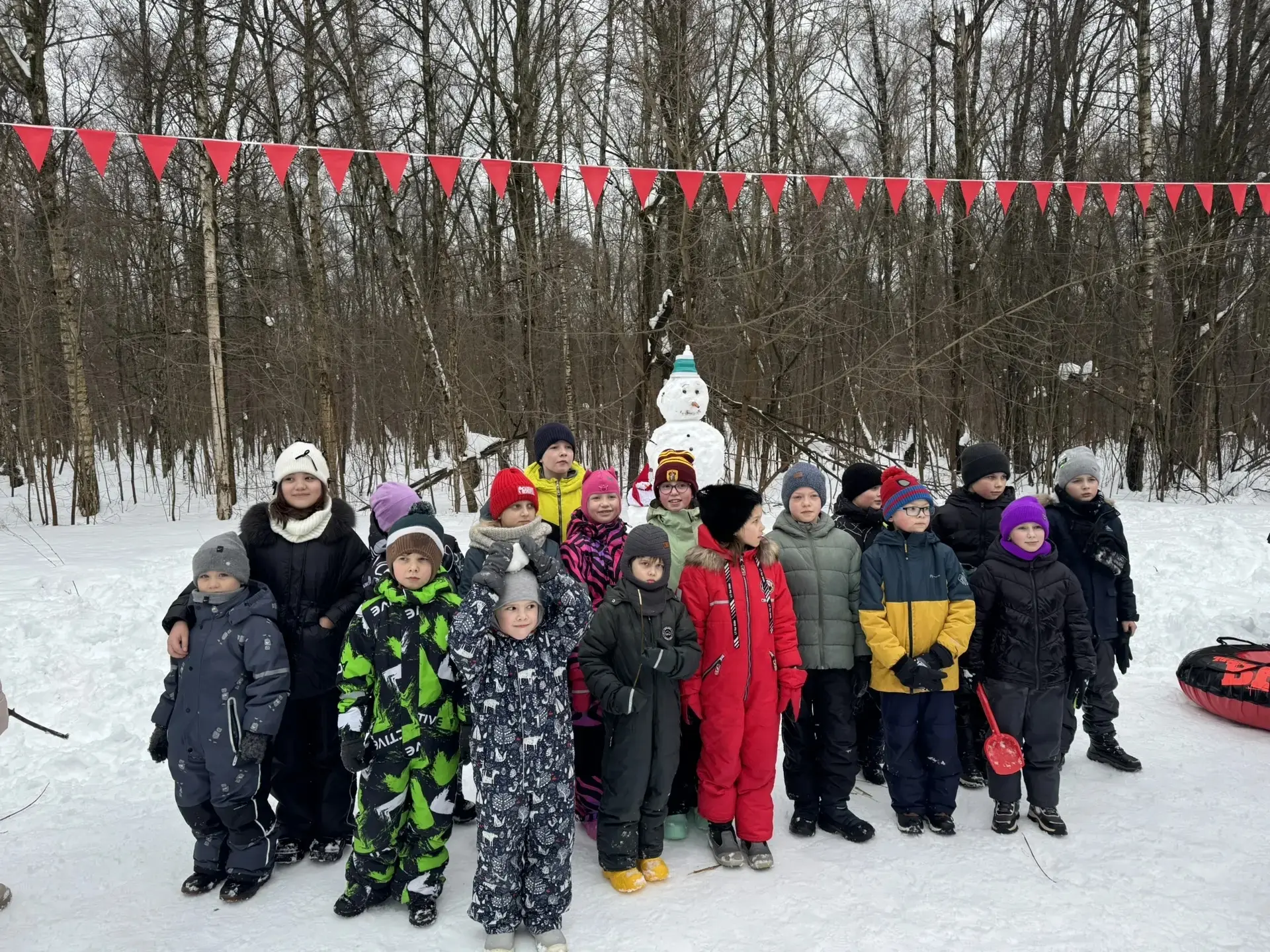 14 февраля учащиеся 3 Б класса участвовали в конкурсе "Видный Снеговик" в парке Апаринки. Представил