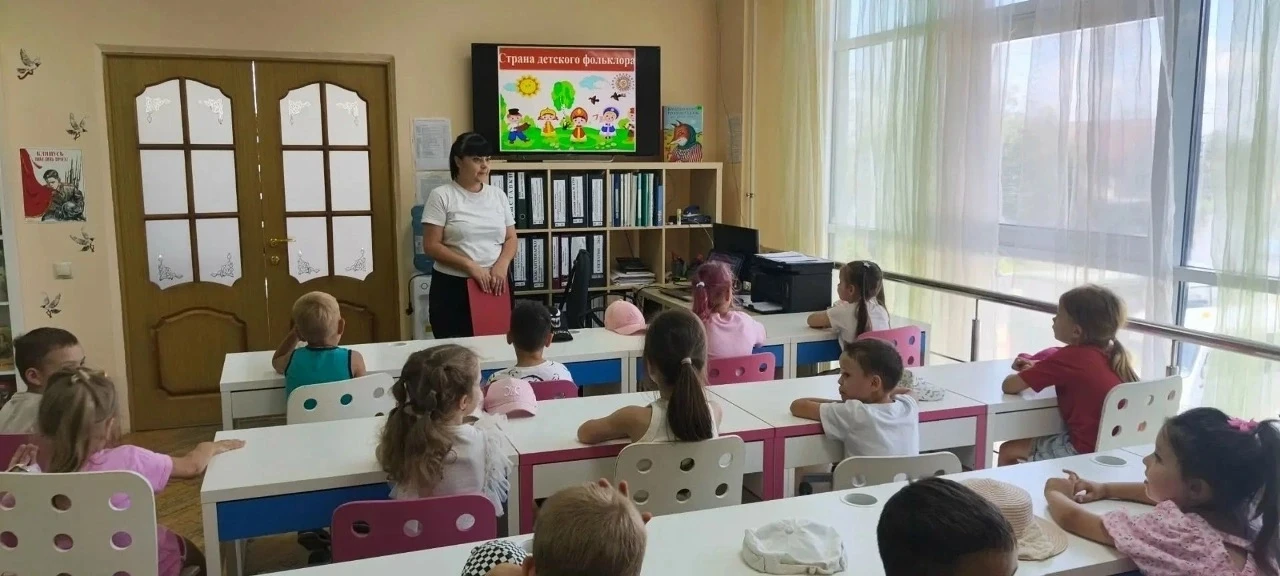 В рамках празднования Единого дня фольклора для самых маленьких посетителей Детской библиотеки была 