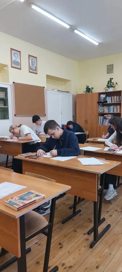 18.04. 2026  в корпусе 1 проходит апробация ОГЭ  по русскому языку.  Аудитории подготовлены, кимы ма