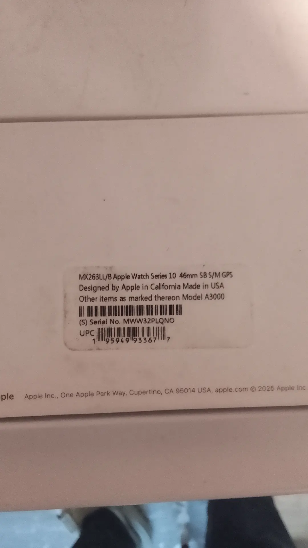 Продам часы Apple . Только часы и коробка , зарядное утеряно уже давно , торг .