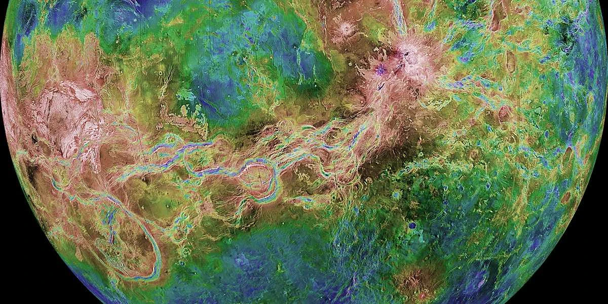 Венера не «мертва»: на планете идут тектоника и вулканизм 🌋