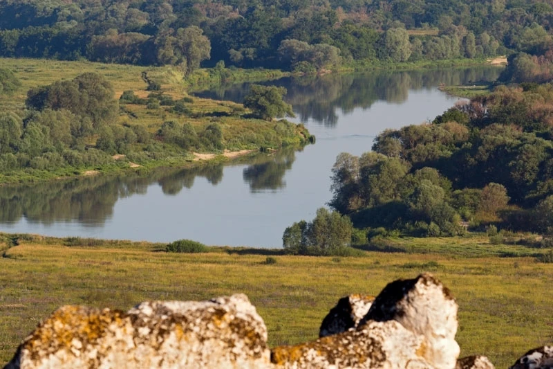 «Есть что-то неуловимо связывающее человека и место, где он живет. Выросший в горах зам...