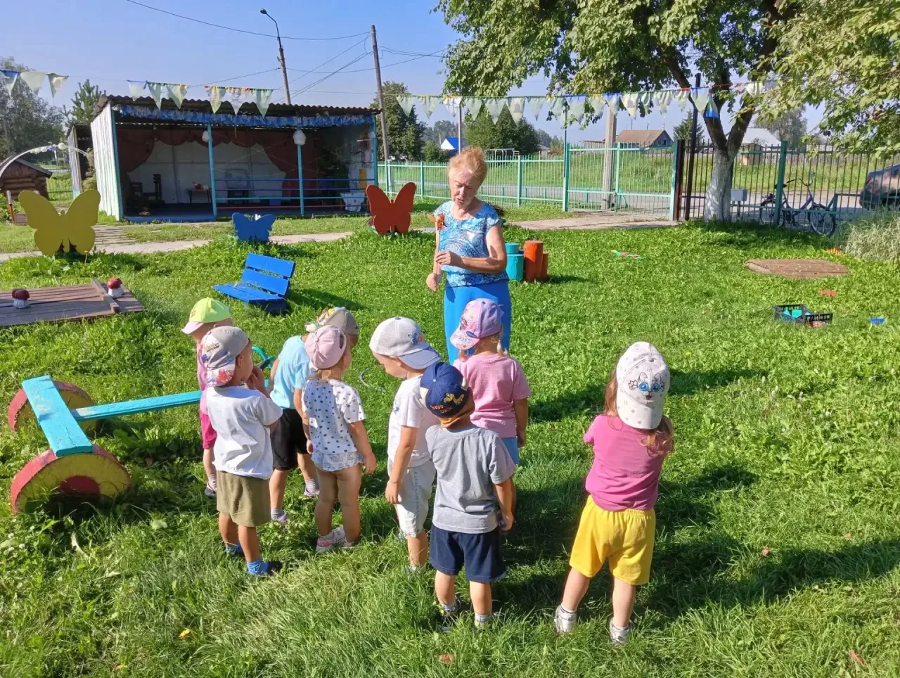 Сегодня у наших малышей прошло удивительное и доброе развлечение! В гости к ребятам заглянула грустн