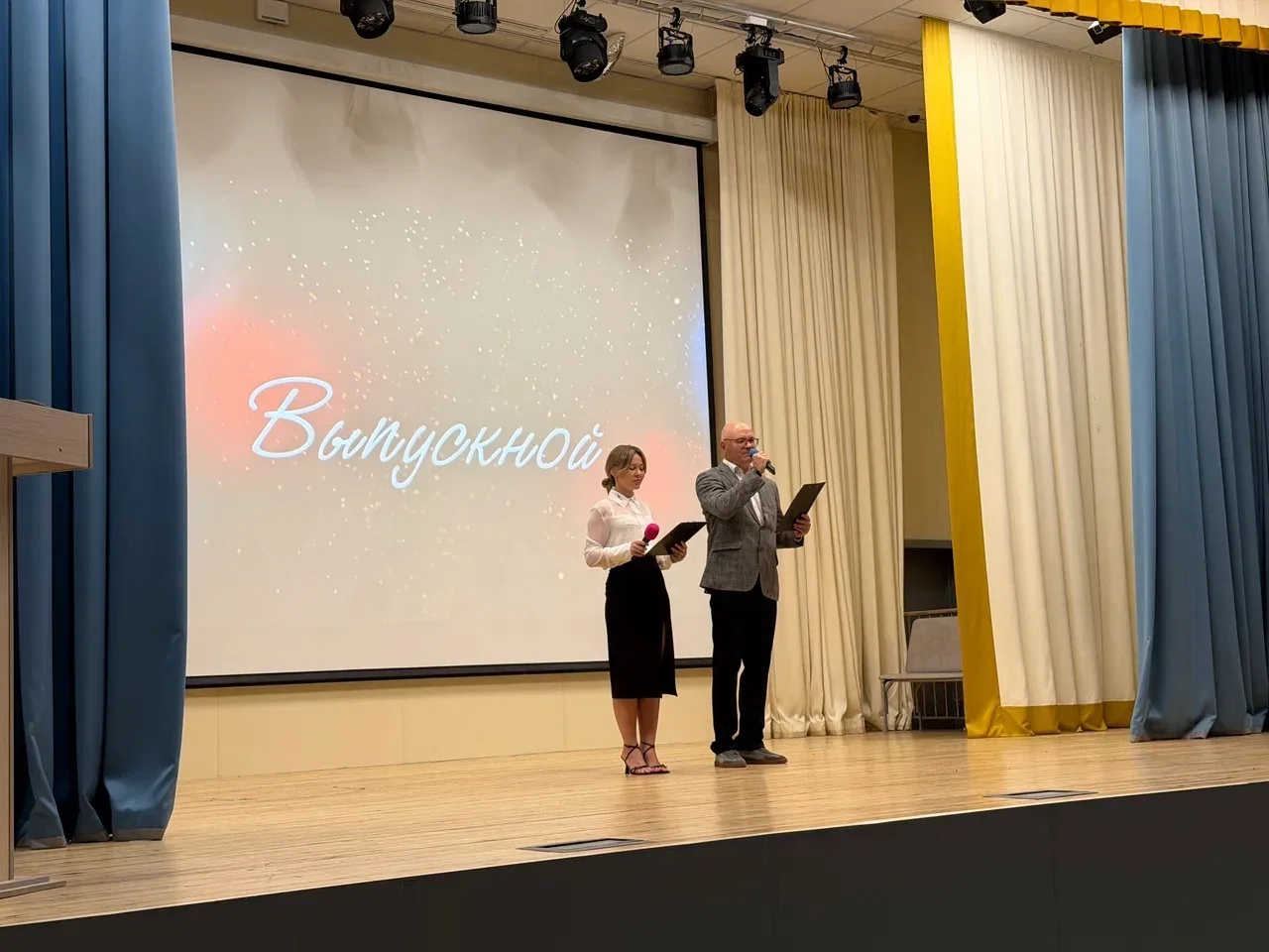 📣27 июня в школе №5 царила атмосфера праздника и лёгкой грусти, мы провожали во взросл...