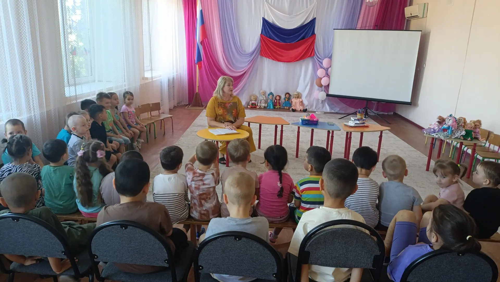 Ежегодно во 2 субботу июня, отмечают " Всемирный день кукол". 
Сегодня в нашем детском саду было про