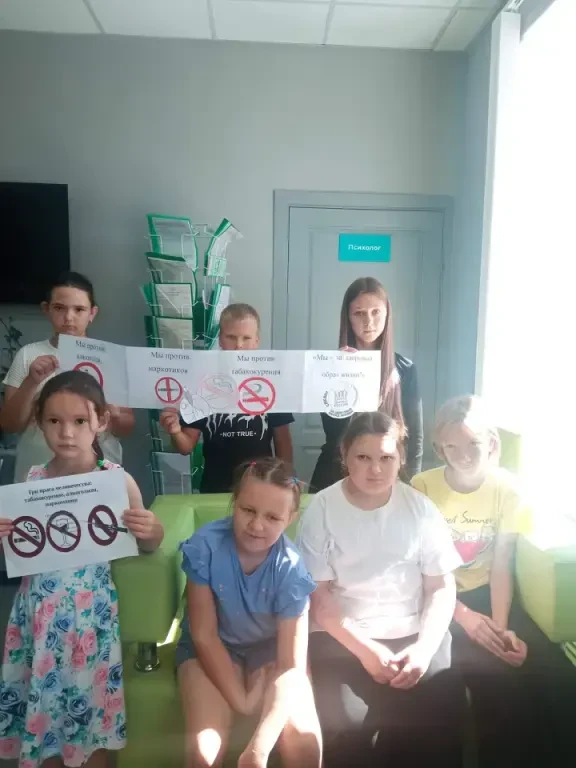 С несовершеннолетними, находящимися на полустационарном социальном обслуживании, специа...