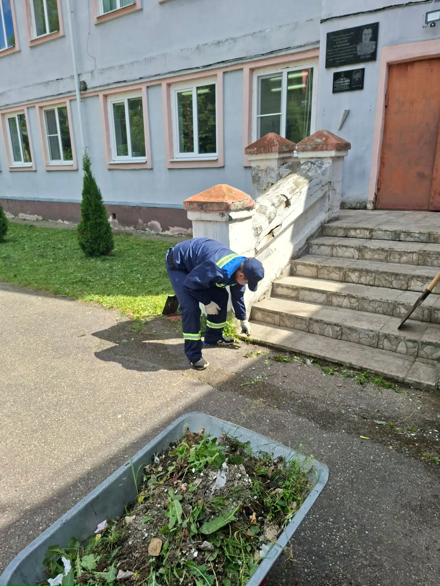 Трудовой десант на месте! 🧹✨