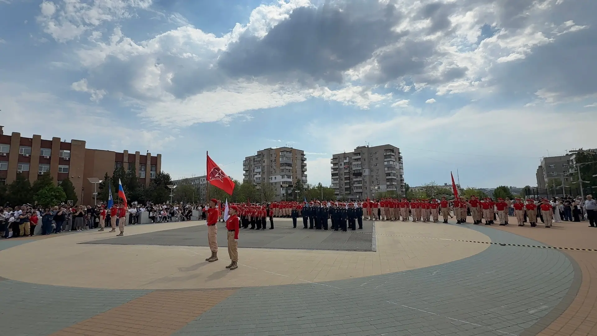 🎖️ 9 мая на площади 40 лет Сталинградской битвы прошел митинг, посвященный 81-й годовщине Победы в В