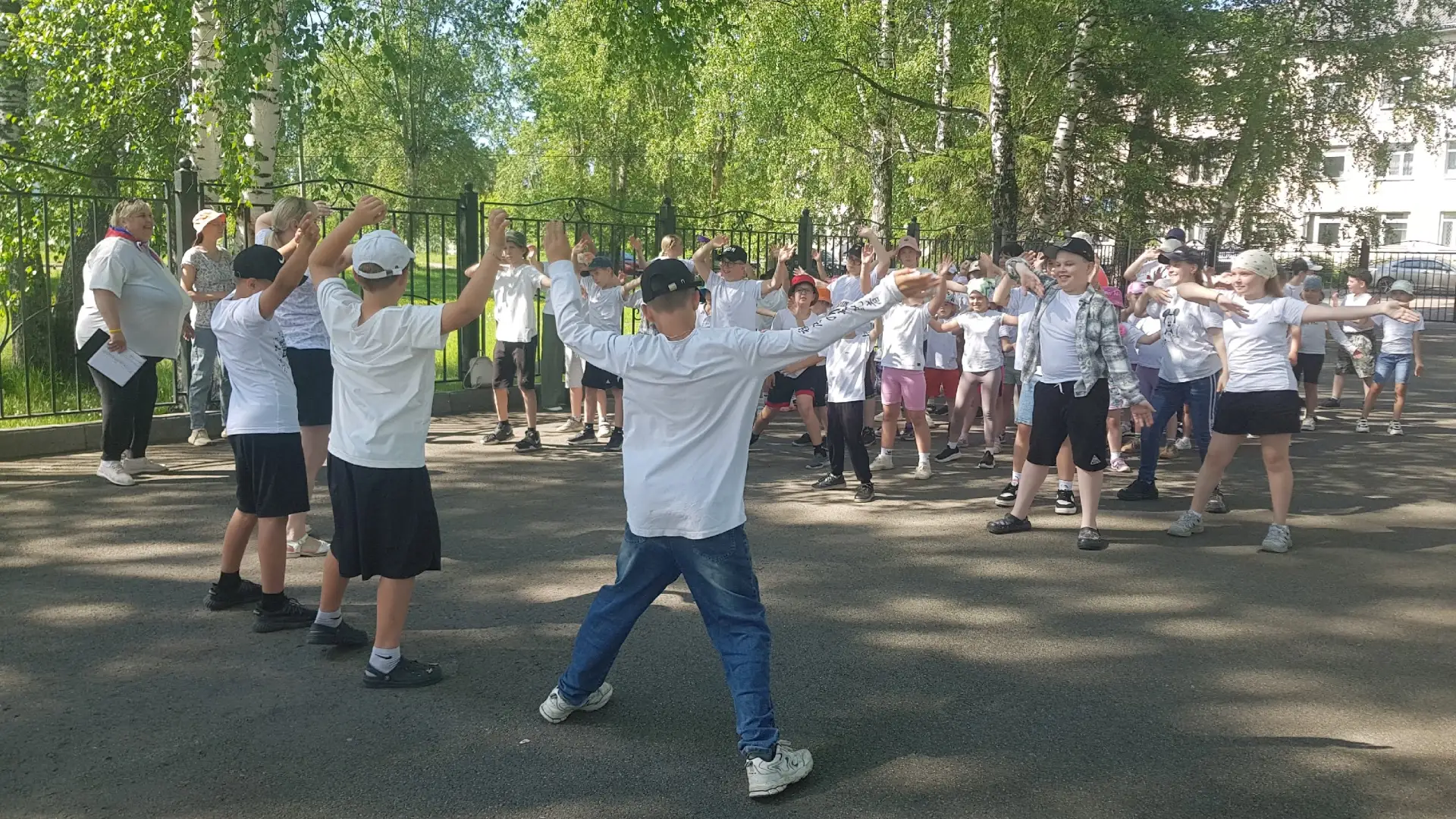 Самусьский дом культуры провел спортивно-игровую программу «День России по-спортивному». Главными ге