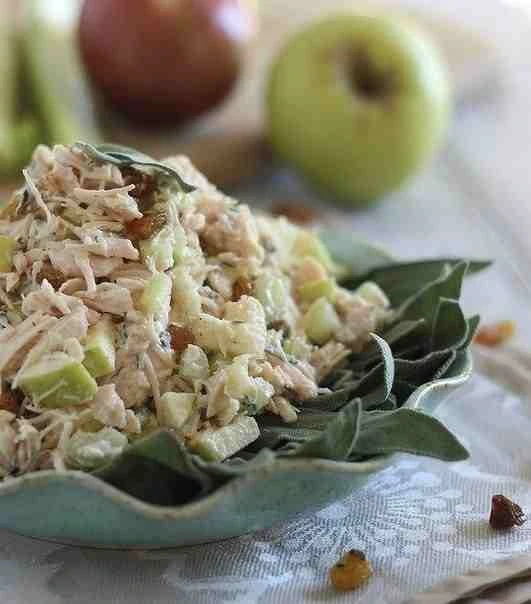 КУРИНЫЙ САЛАТ С ЯБЛОКАМИ
@sa_lat

Ингредиенты:
 Куриное мясо - 350 гр.
 Греческий йогурт - 1 ст. л.
