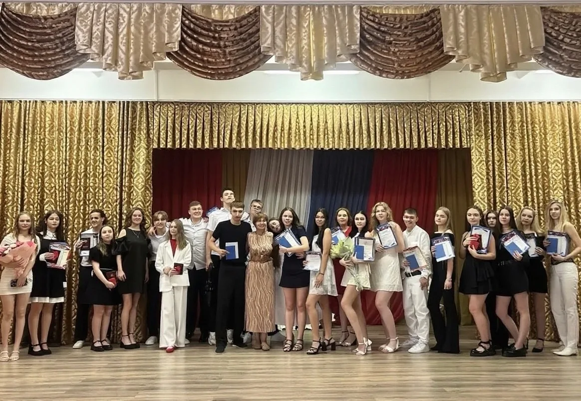 ✨ Новый этап начинается сегодня! ✨

🎉 Торжественное вручение аттестатов выпускникам 11‑го класса! �
