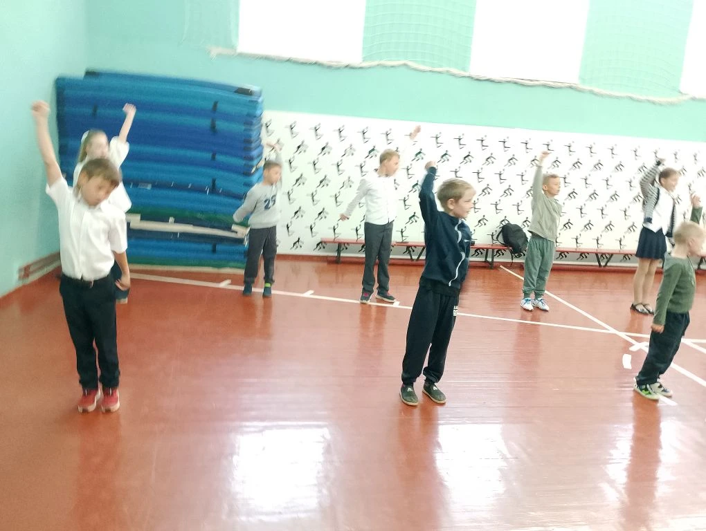 ✅ Наш второй день работы  пришкольного лагеря начался с музыкально-танцевальной зарядки...