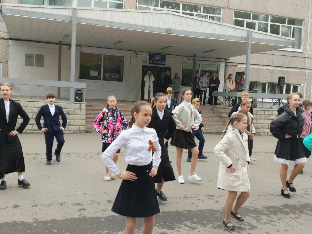 📍Торжественная линейка «Вальс Победы: помним, гордимся, наследуем»  🎖 8 мая на школьном дворе состоя