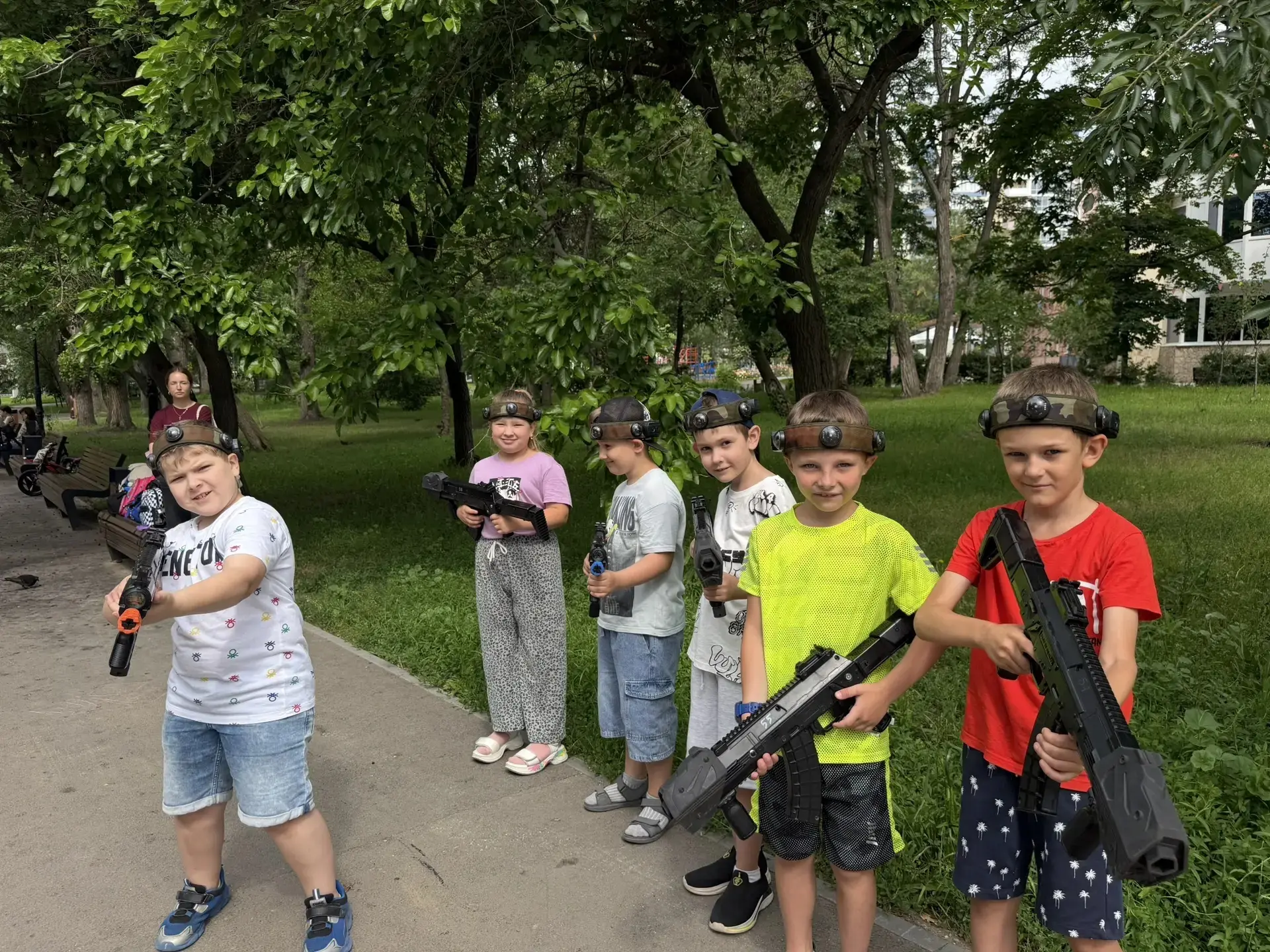 🌞Солнечные дни, яркие эмоции: как прошел лазертаг и театральные приключения в лагере "Солнышко"!

�