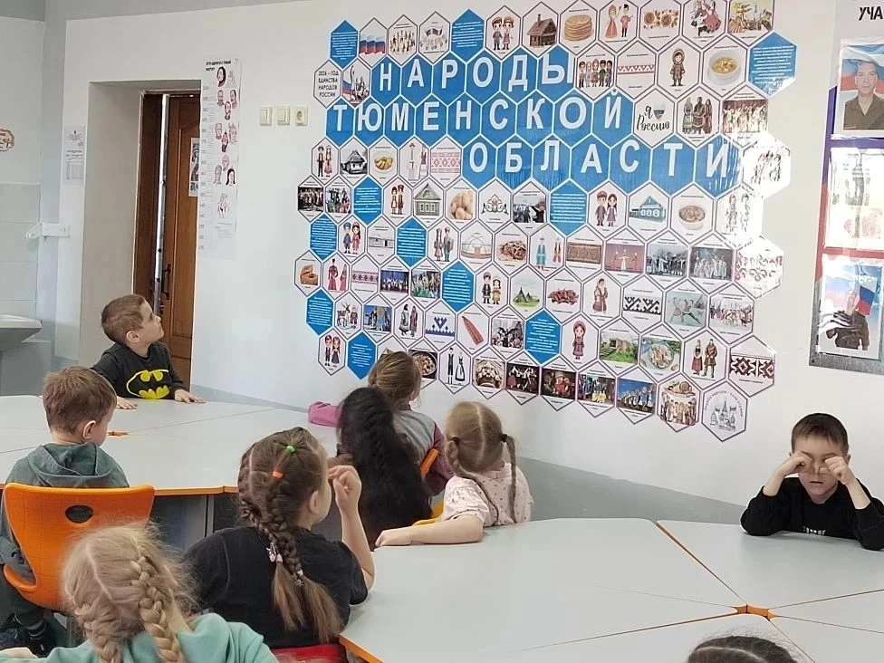 2 апреля в гости в МАОУ «СОШ№1» пришли самые маленькие, но уже очень серьезные гости: будущие первок