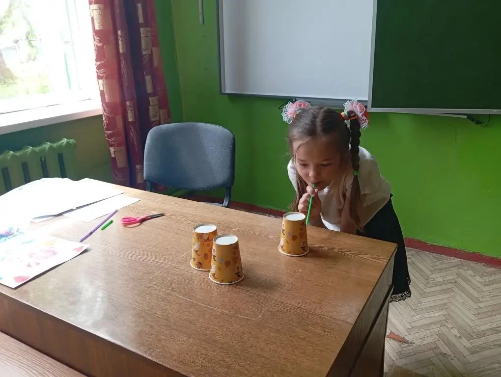 Театральный кружок продолжает свою работу. Игры на внимание, координацию, память.