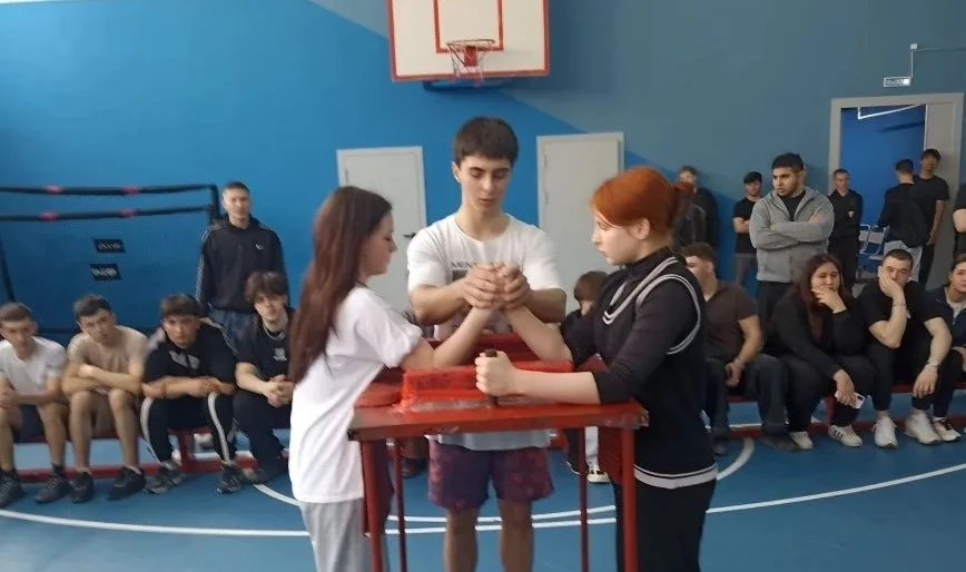 🏆 Спартакиада СПО Железнодорожного района: итоги соревнований по армрестлингу  Захватывающие состяза