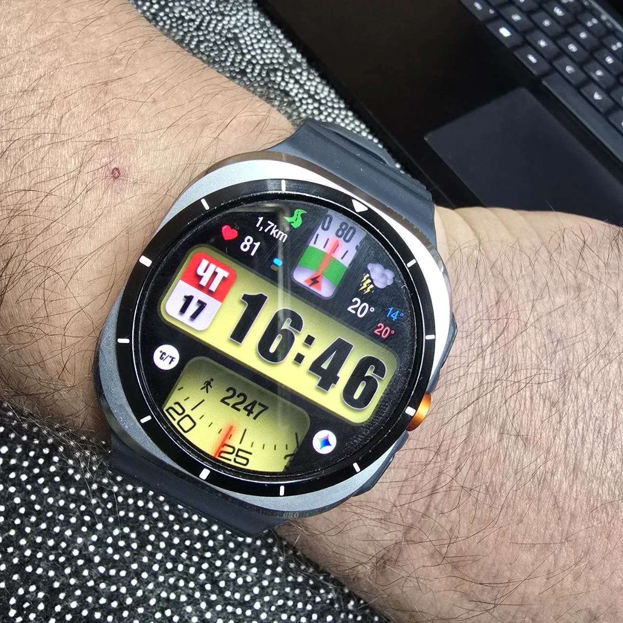 #WatchFace Интересный порт от часов Huawei для часов на WearOS
