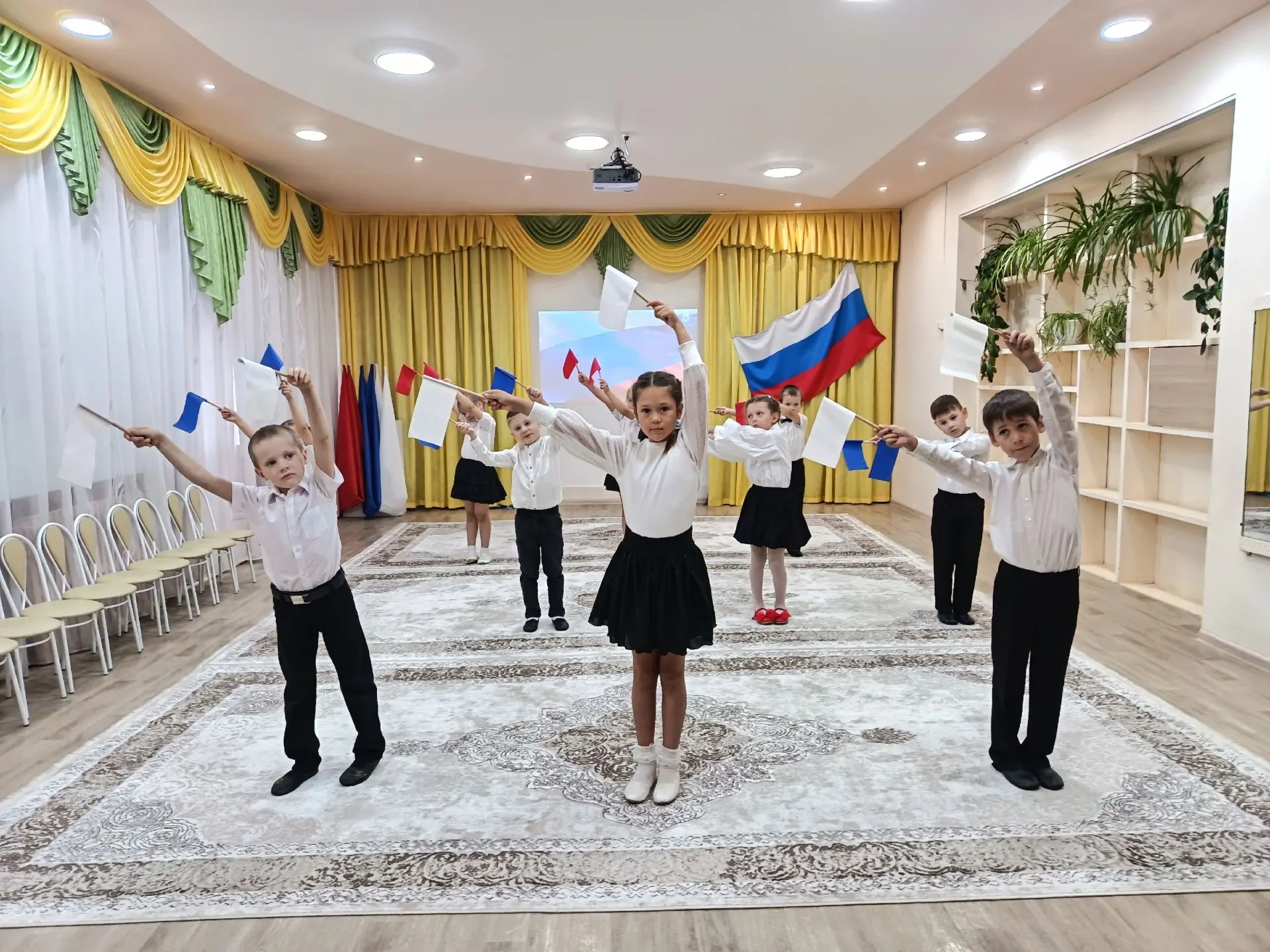 🎉 День Государственного флага РФ в МБОУ НОШ с. Сигаево! 🇷🇺
