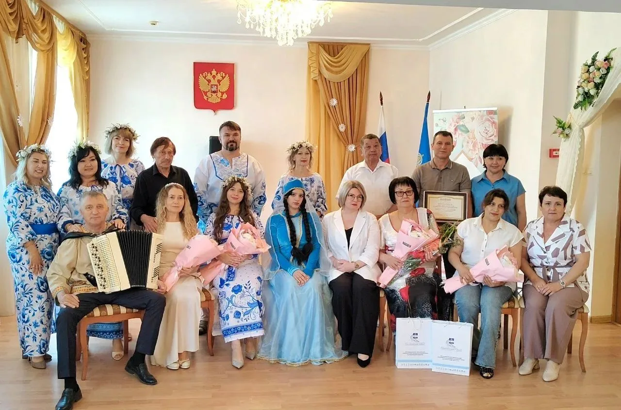 «Моя семья — часть большой России»: в Икряном  отметили День семьи, любви и верности

Сегодня состоя