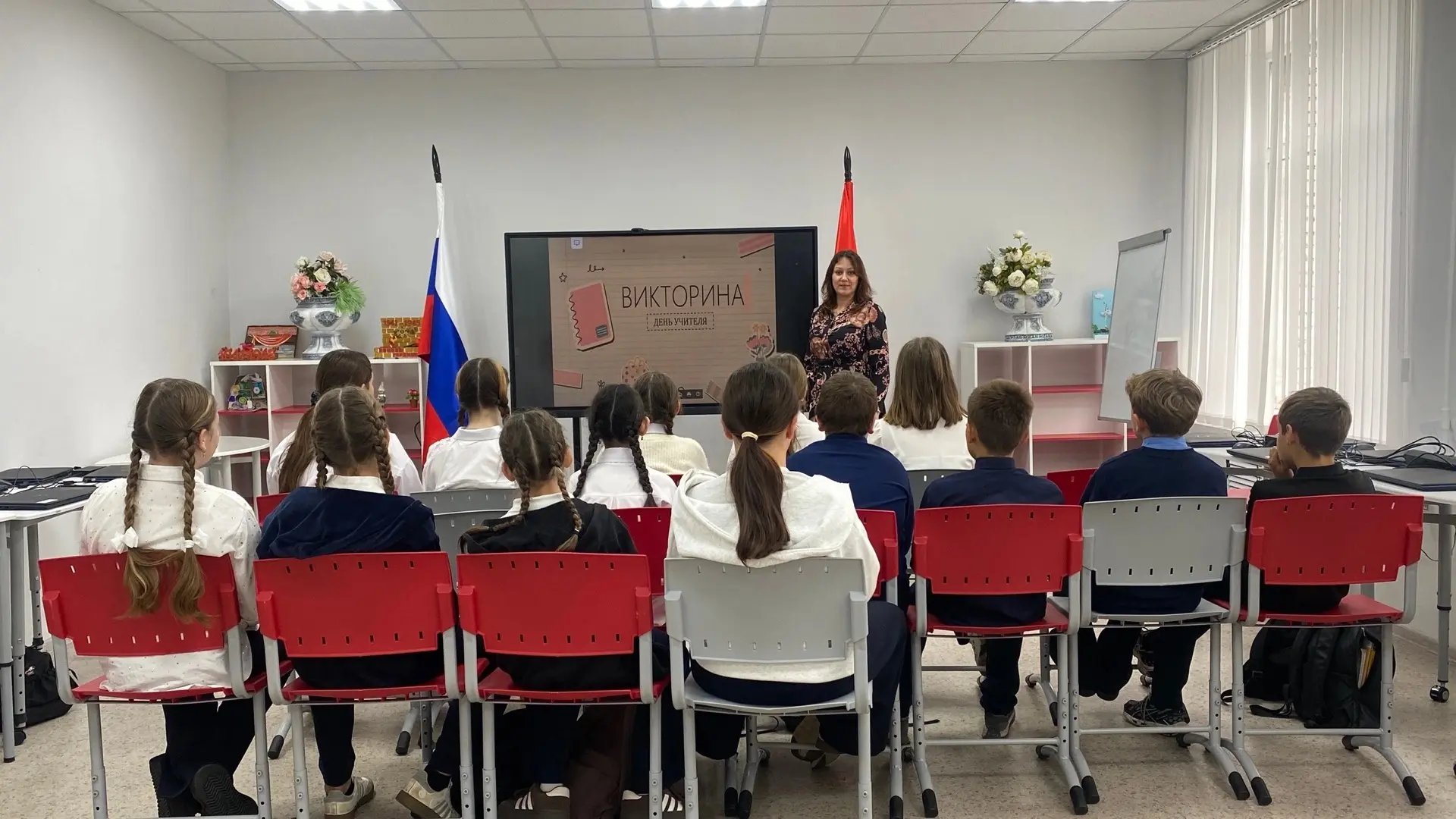 🎓 «Учитель — это не тот, кто стоит у доски, а тот, кто оставляет след в сердце.