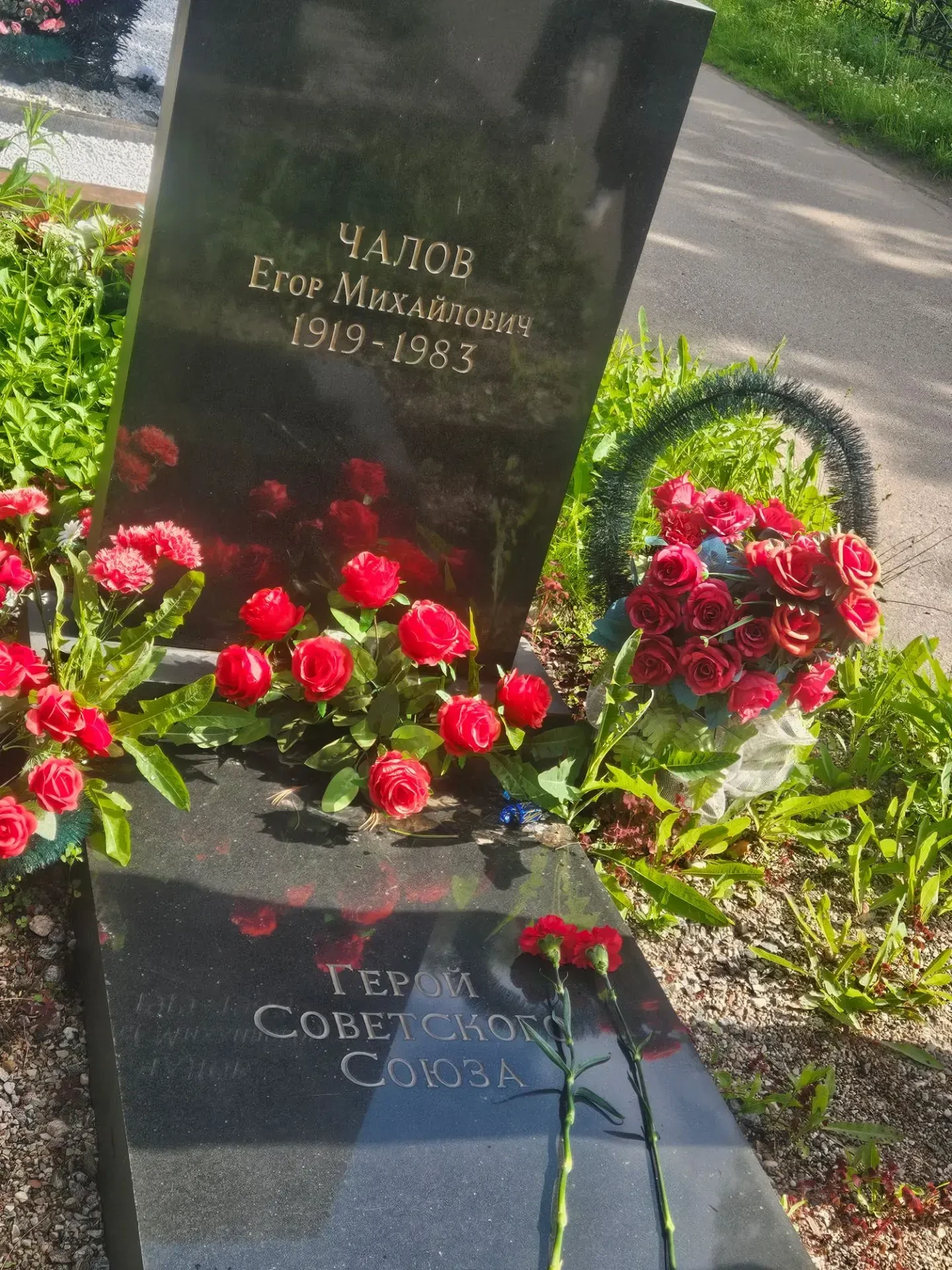 🕊 🕯 Сегодня, в день памяти и скорби, участники нашего школьного лагеря в знак уважения и благодарн