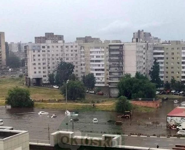 😱 Старый Оскол затопило после сильного ливня

Местные жители выкладывают в соцсети пугающие кадры и