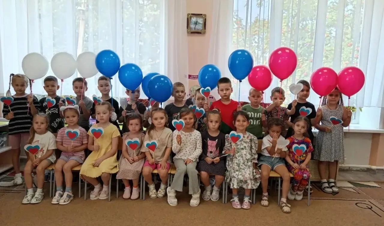 В старшей группе — творческий праздник в честь Дня Государственного флага РФ! 🇷🇺