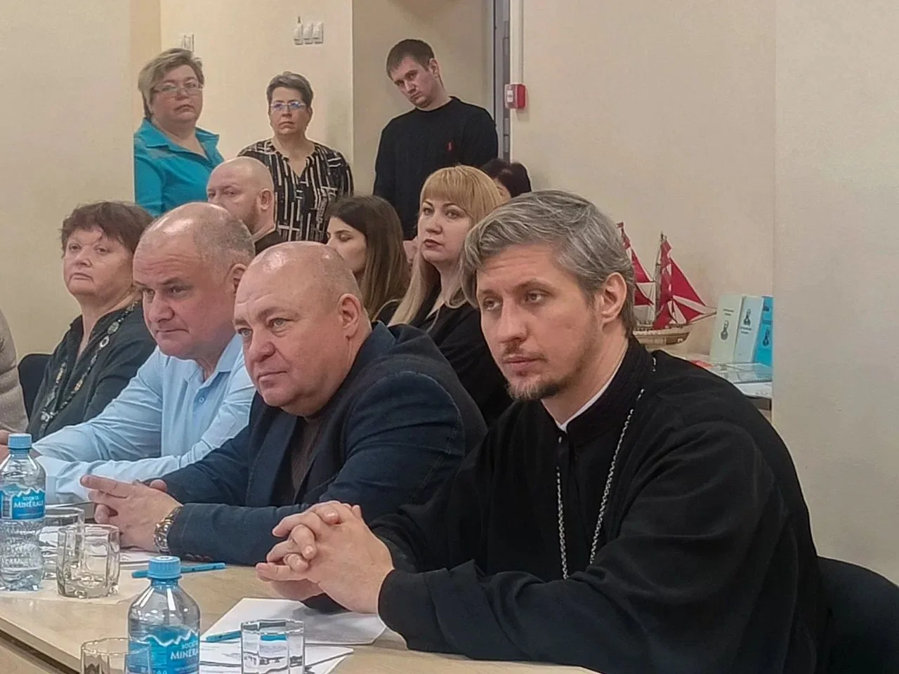 В школе №18 обсудили развитие православно-патриотического воспитания учащихся кадетских классов  В р