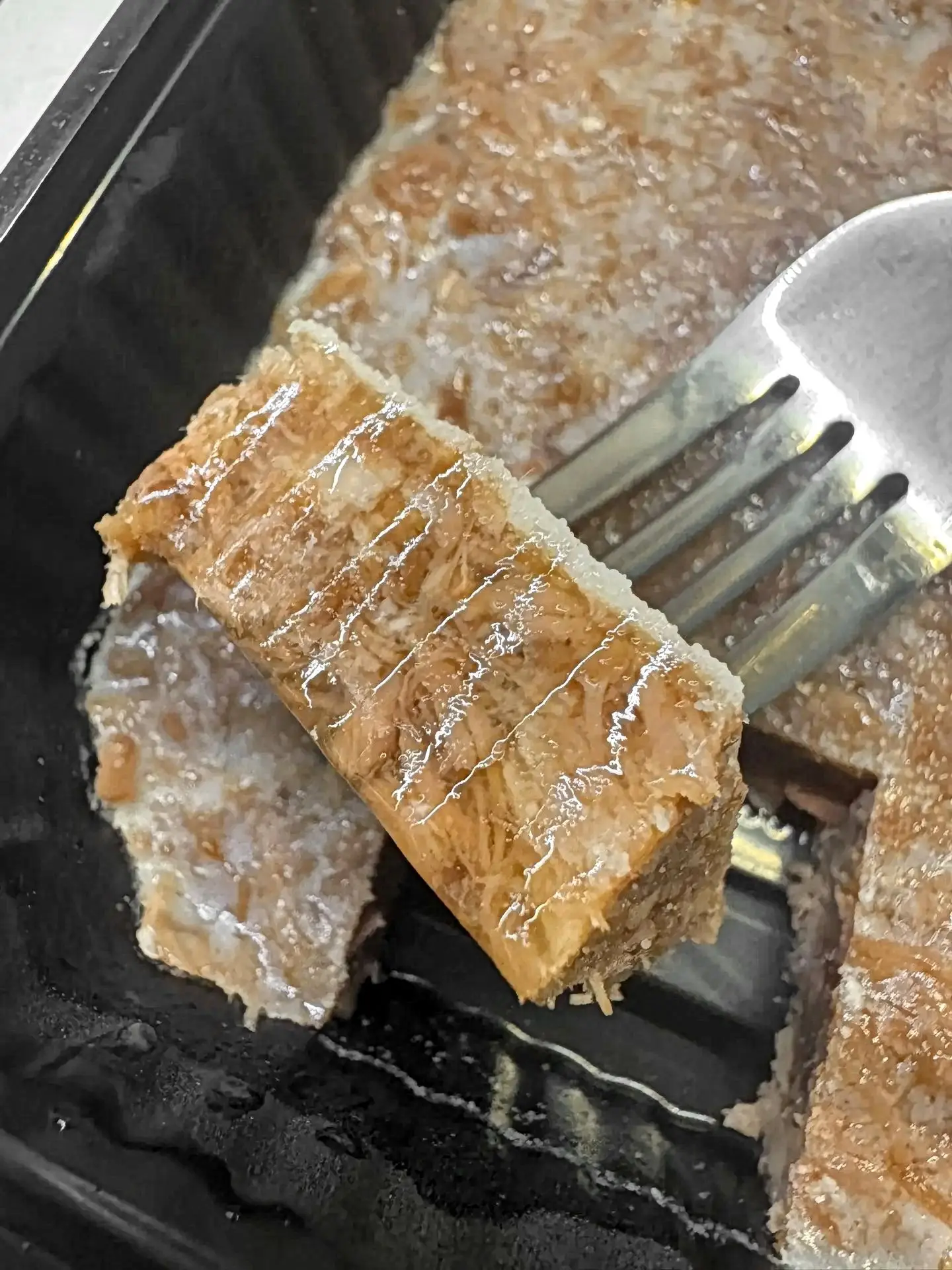 Сегодня сделал говяжий холодец на тройном же говяжьем бульоне. Мясо с голяшки сделало бульон четверт