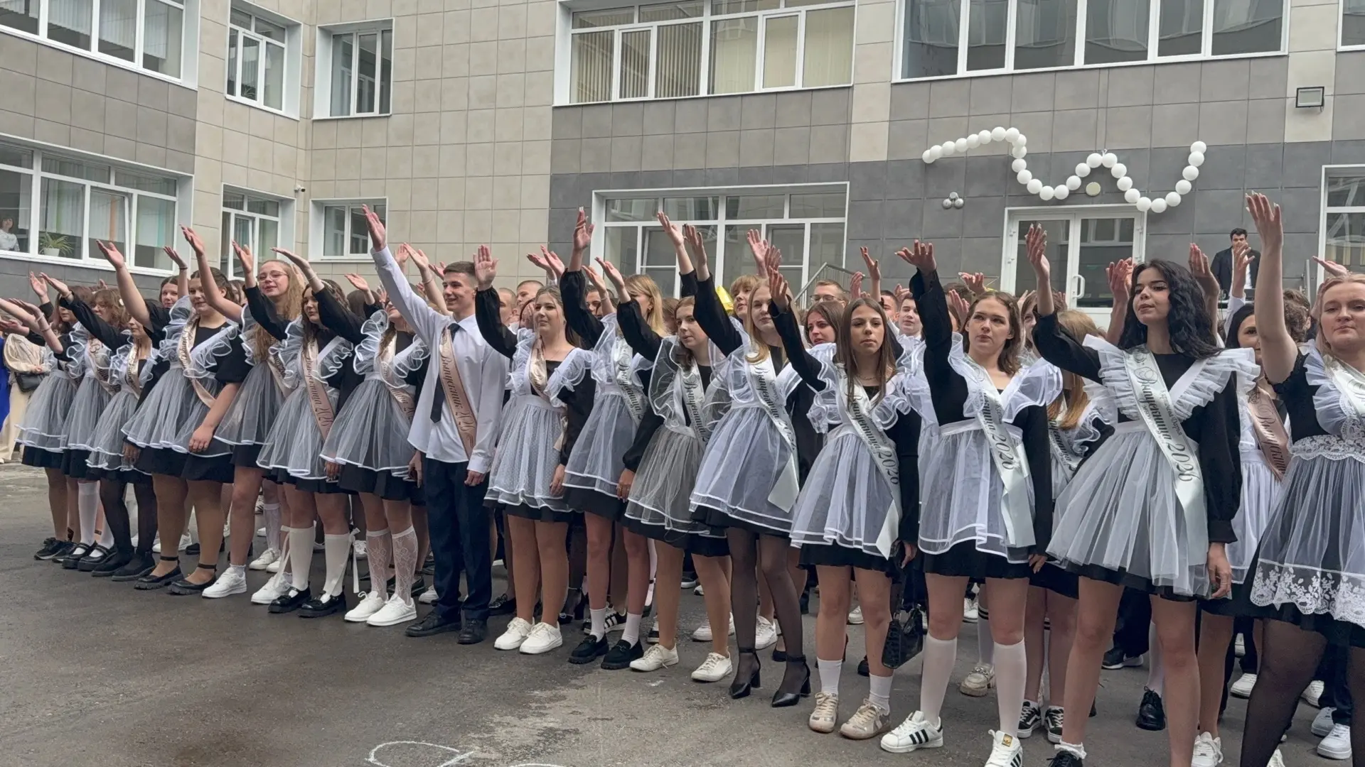 Ну вот и всё... Или только начало? Последний звонок в нашей школе! 🔔❤️