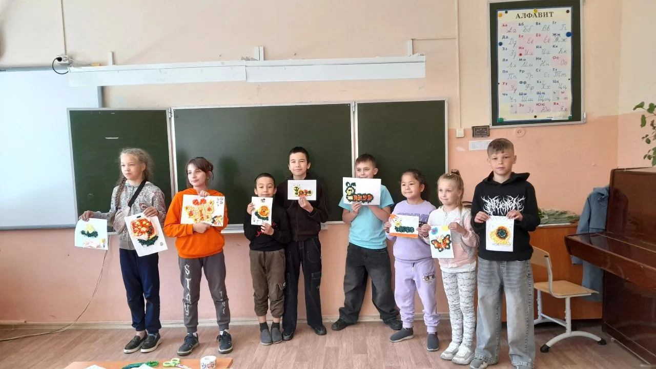 Вчера в школе царила настоящая творческая магия! ✨ Прошёл уютный и вдохновляющий мастер-класс по сал