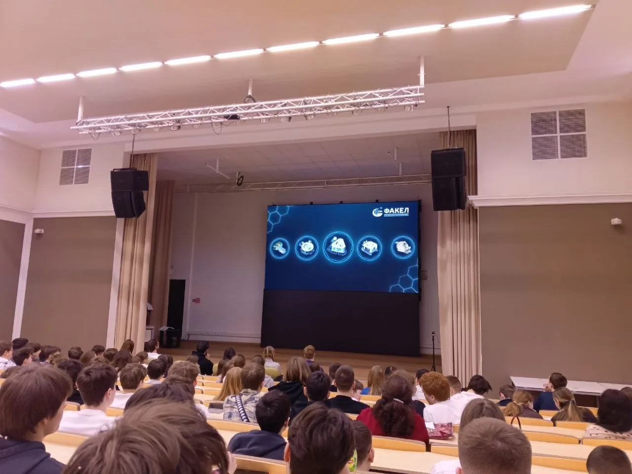 10 КОСМИЧЕСКИЙ «Б» класс стал участником мастер-класса «Прием и анализ спутниковых данных», который 