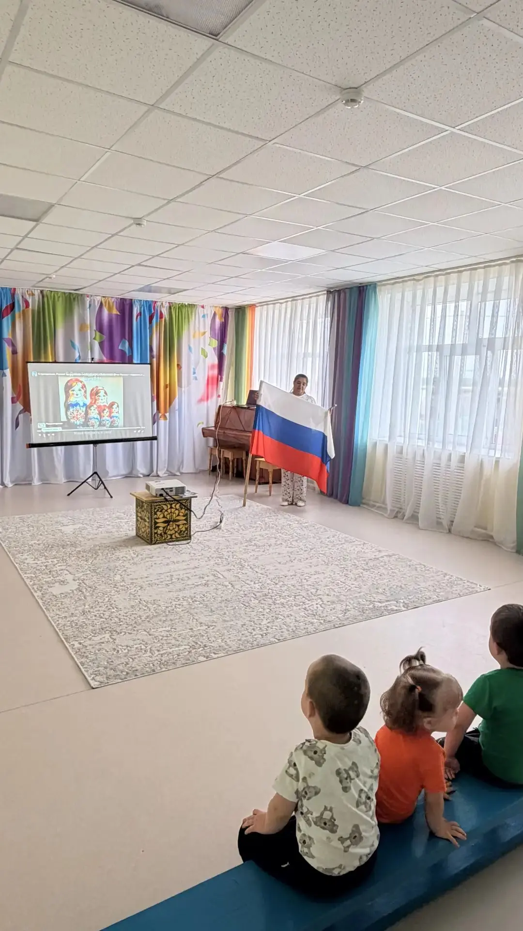 Россия флагы көне.