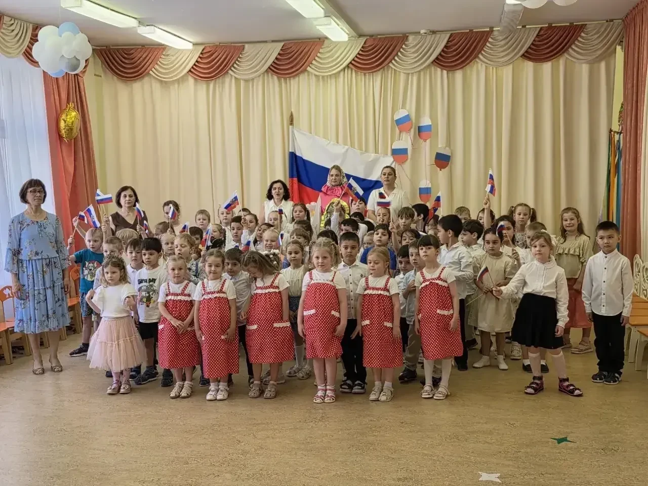 Накануне Дня России в Дошкольном отделении №43 прошли различные спортивные и тематические мероприяти