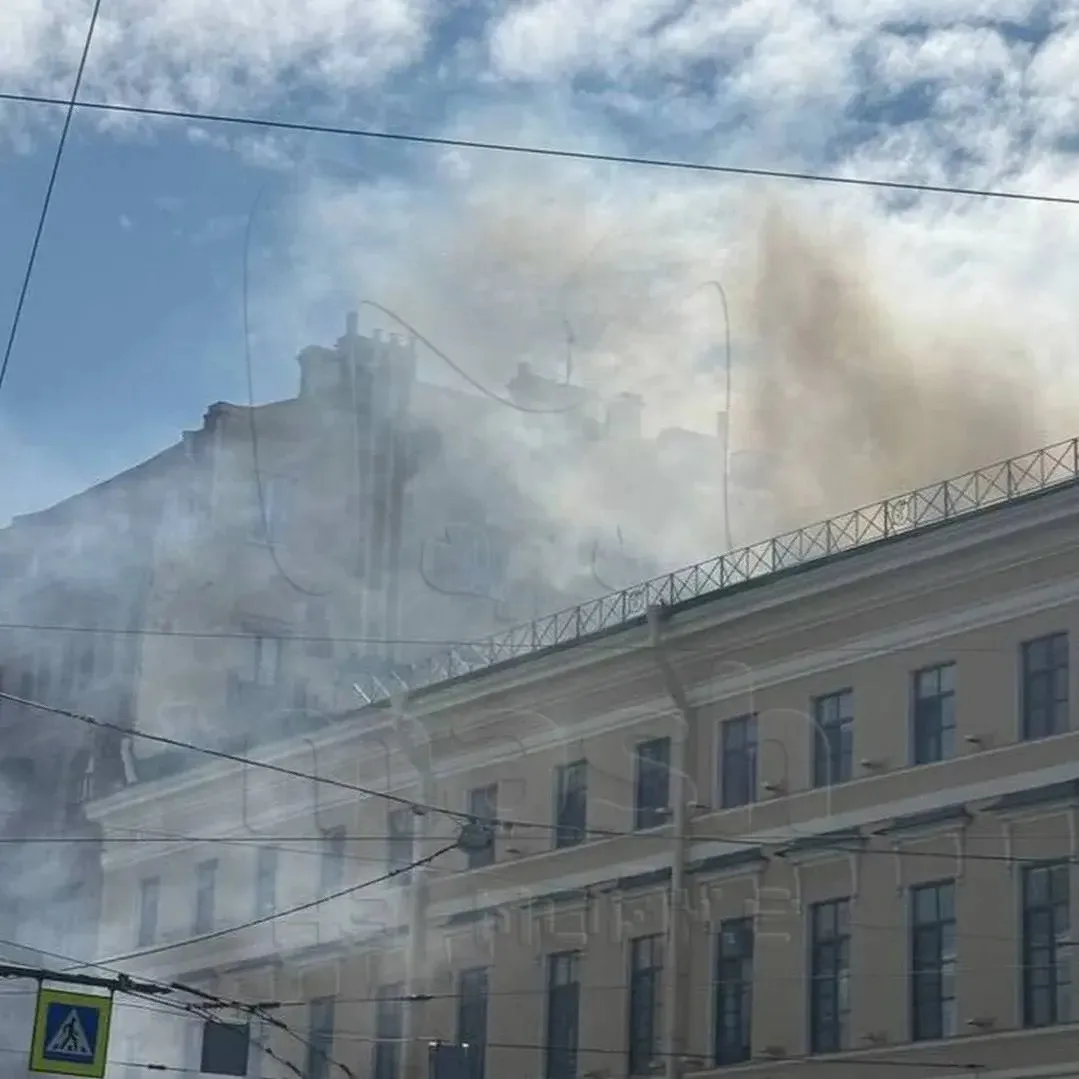 🔥Серьёзный пожар в самом центре исторического Петербурга.