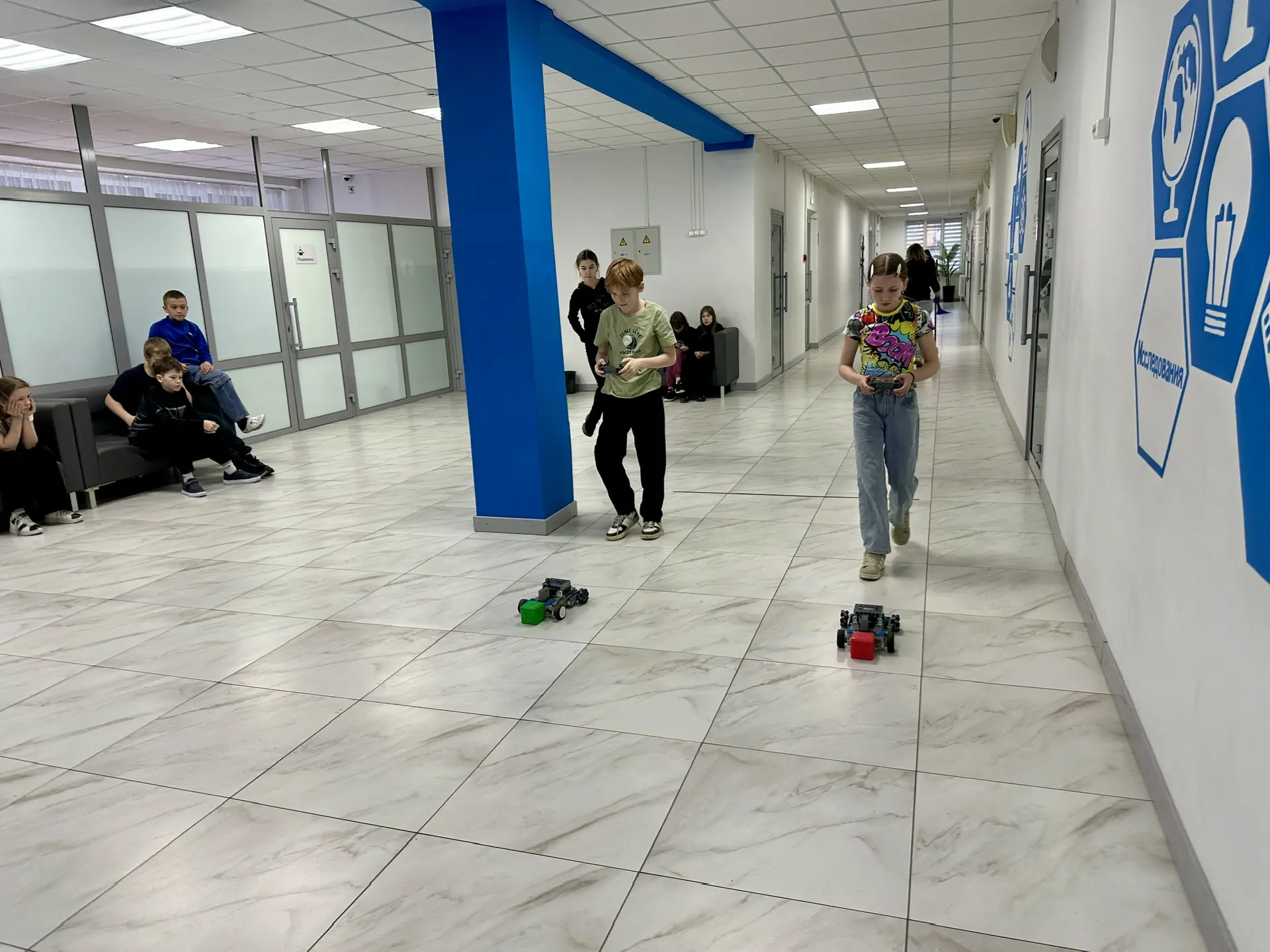 Первые школьные соревнования по робототехнике, посвященные Дню космонавтики  Сегодня состоялись Перв