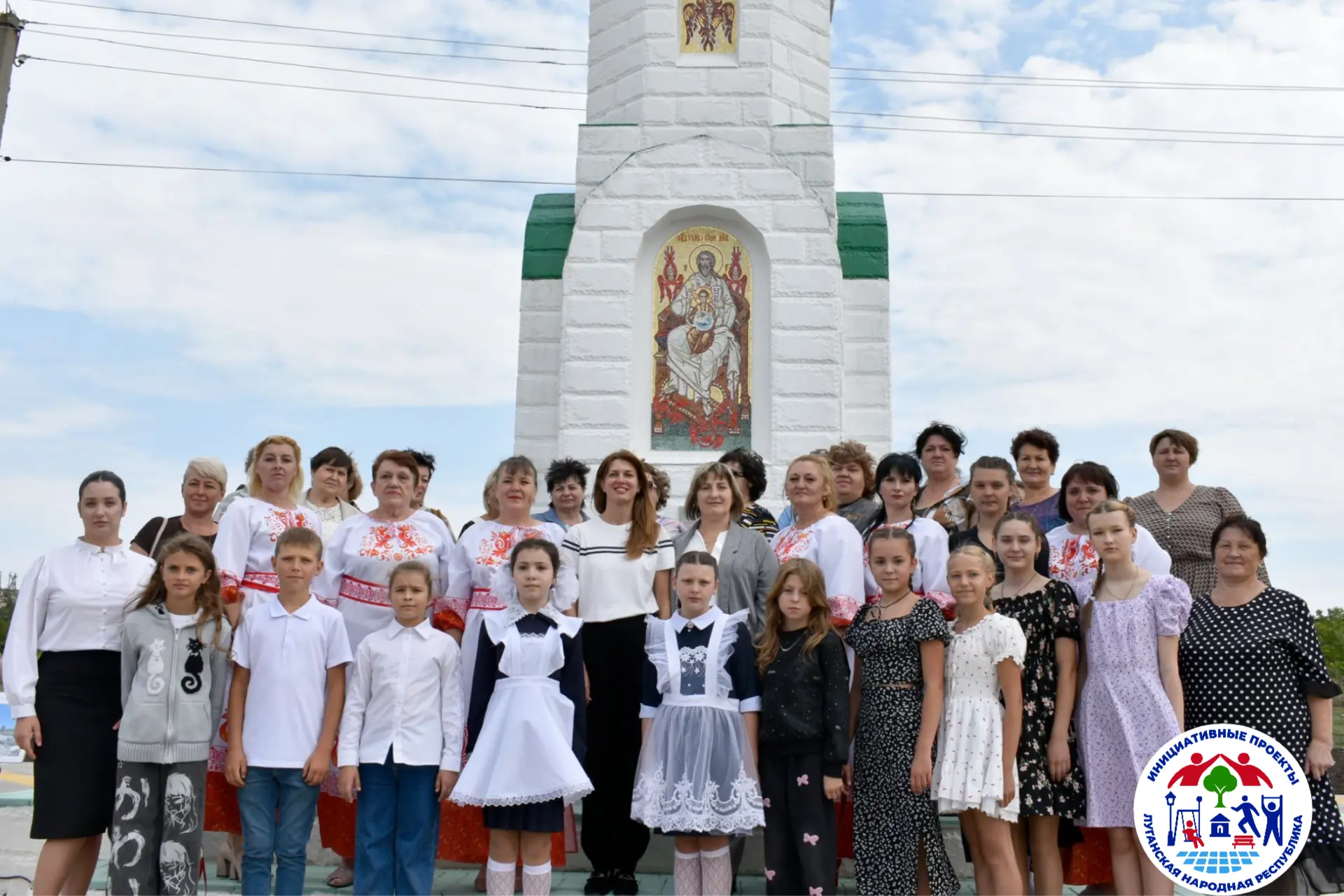 🌳 Инициативные проекты: в Перевальском округе открыли новую сцену и благоустроили мемо...