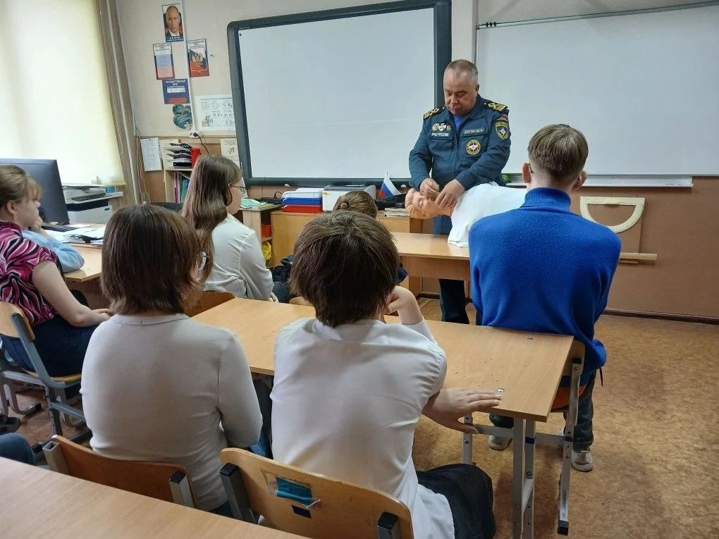 ✅Урок безопасности на воде прошел сегодня для учащихся 6 и 7 классов. Провел его старши...