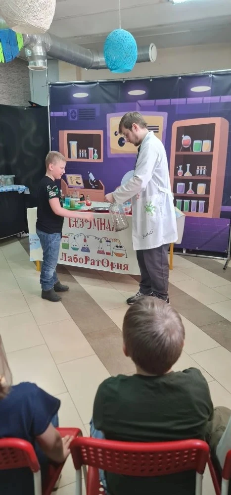 21 марта 2в класс совершил удивительное путешествие в г.Калуга. Ребята посетили "Безумную лаборатори