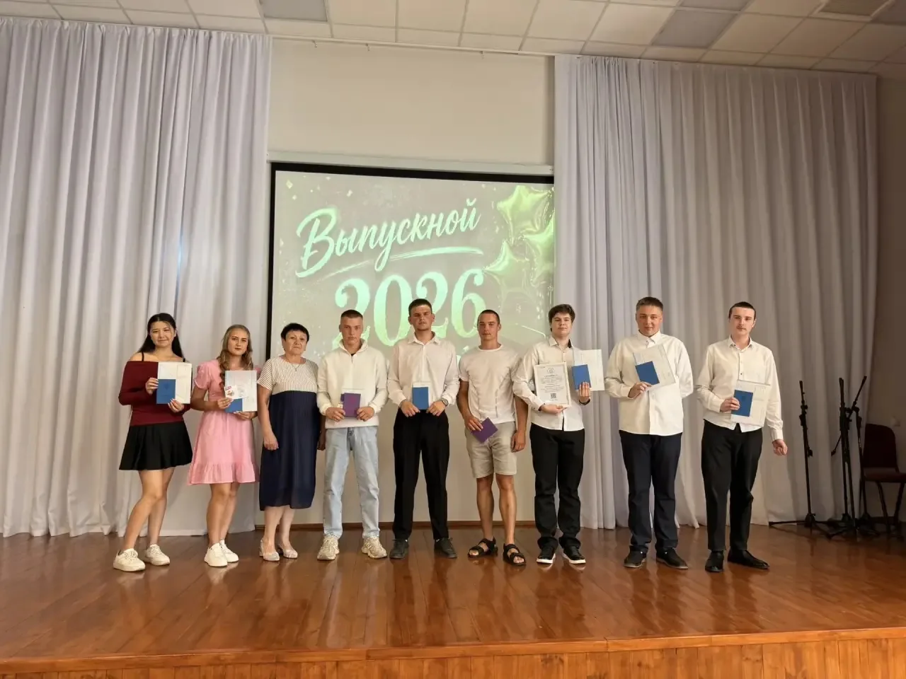 🌟В ДОБРЫЙ ПУТЬ, ВЫПУСКНИКИ🌟

✨27 июня стало двойным праздником. В этот особенный день, совпавший с