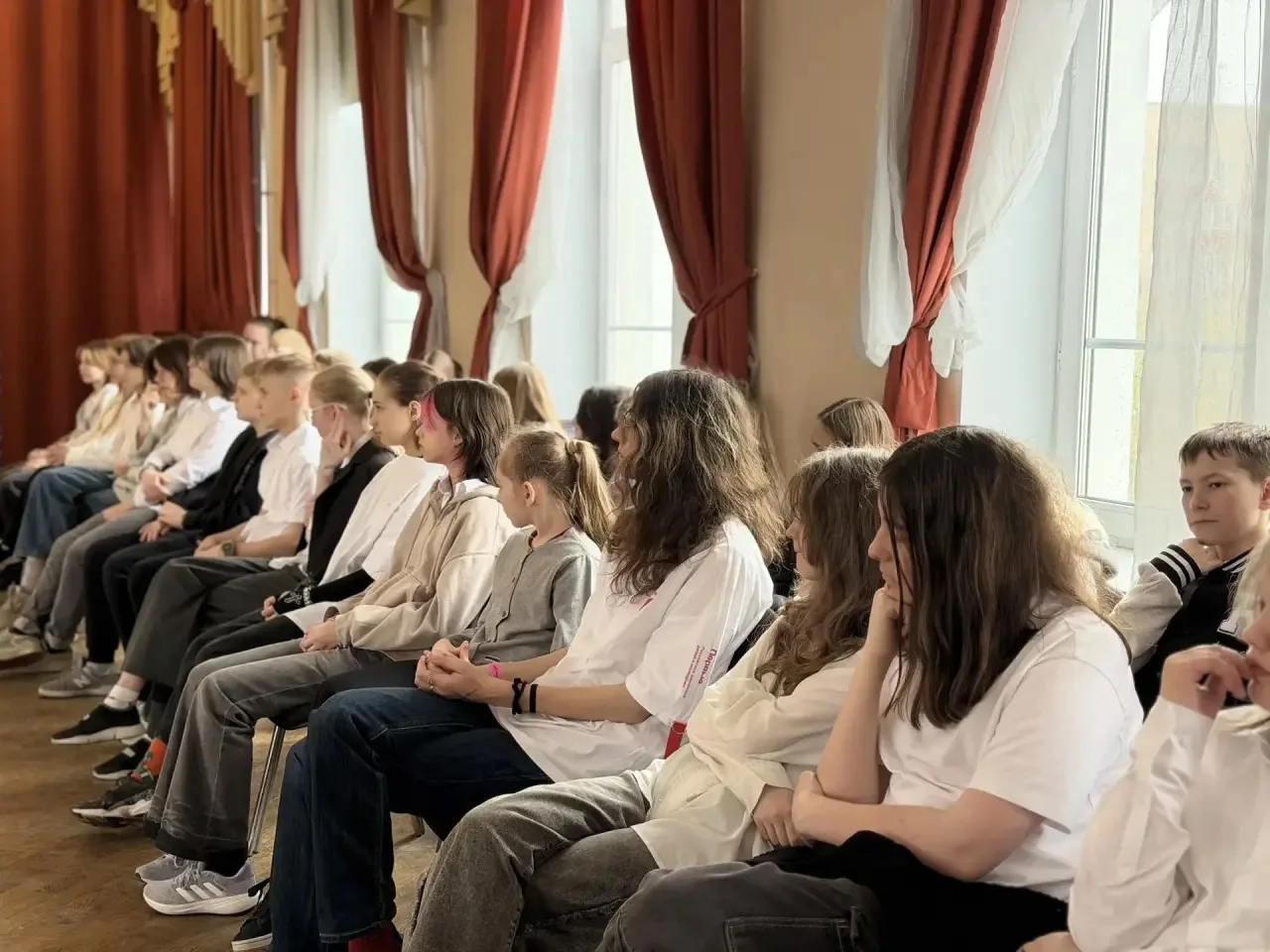 🌸 СИРЕНЬ ПОБЕДЫ 2026 🌸  🏫Сегодня в московской школе №1251 имени генерала Шарля де Голля состоялась т