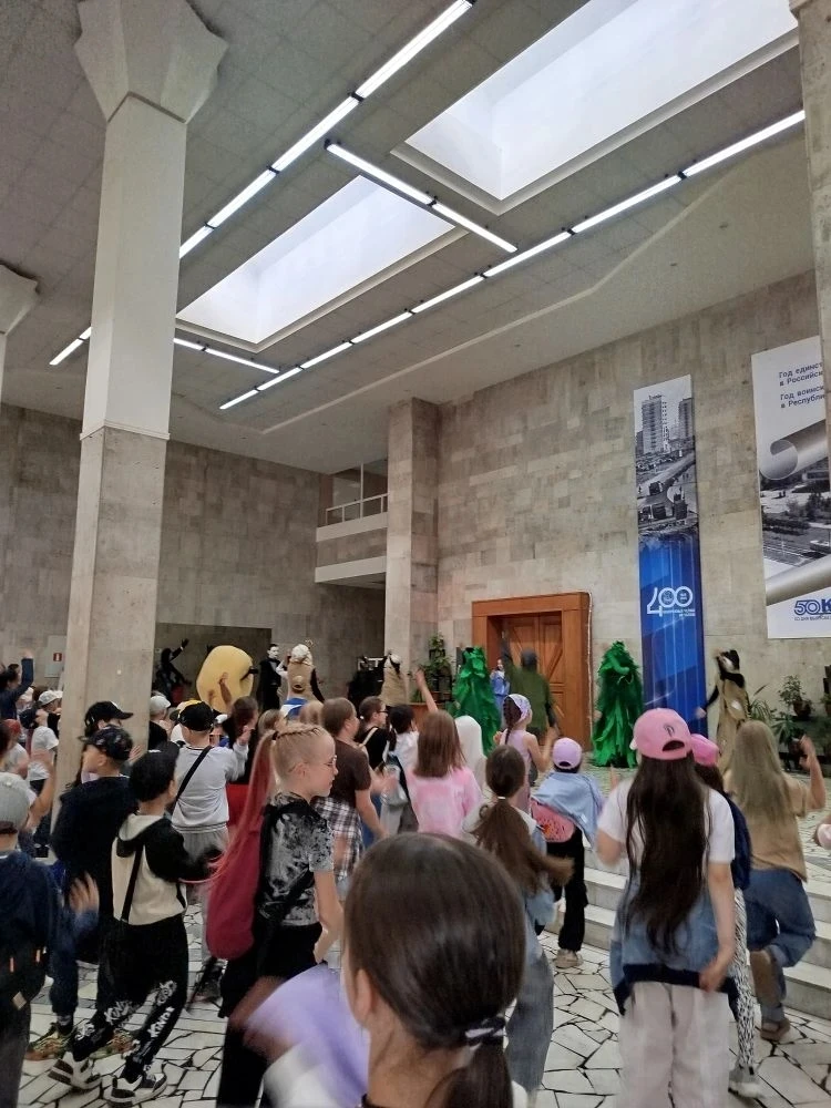 🎭 «В гостях у сказки»: день волшебства и танцев! ✨

В пятницу наши воспитанники пришкольного лагеря
