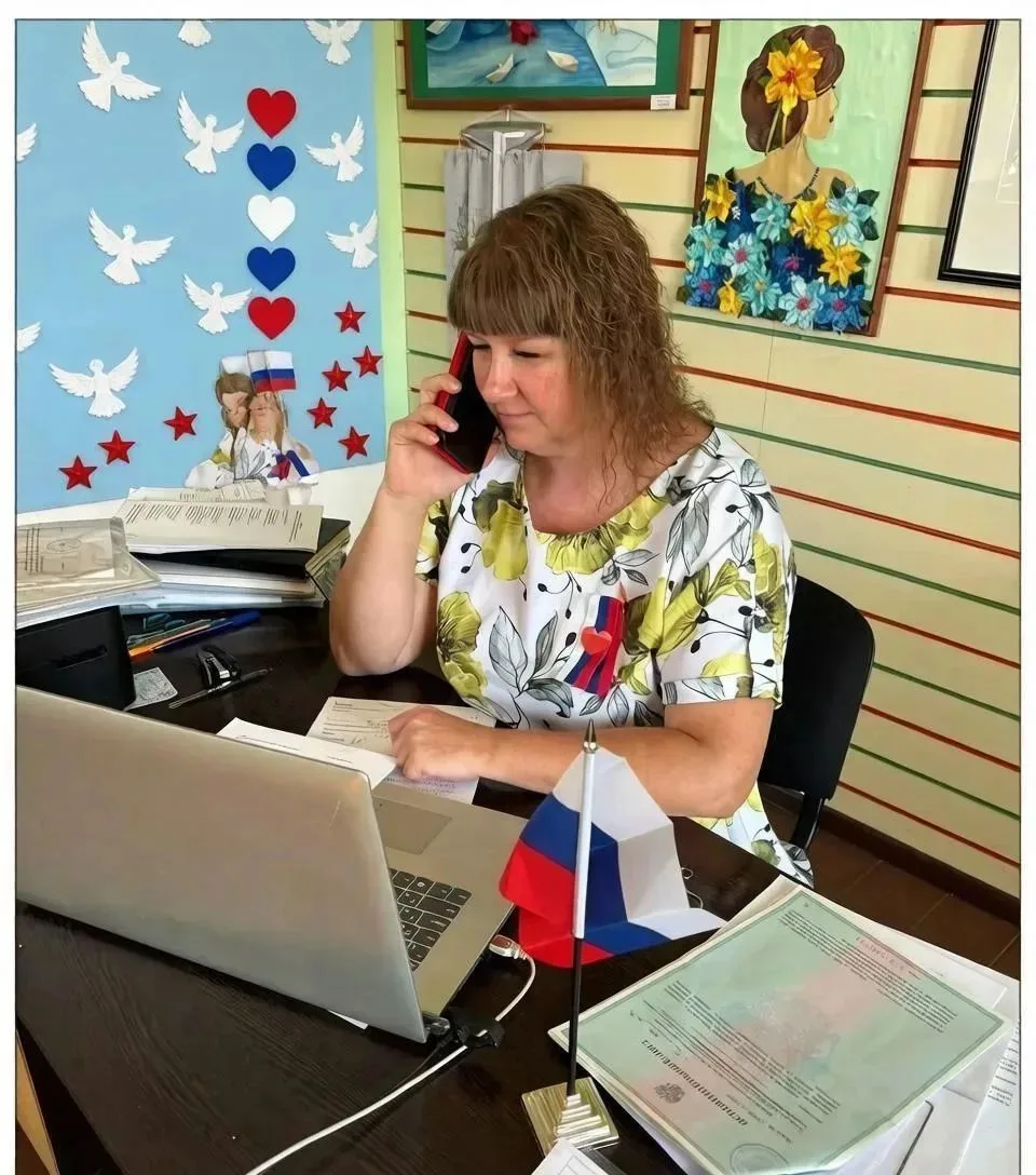 Младшая группа "Ромашка" Шиндановина Анна Геннадьевна приняла участие в акции #ЦветаРод...