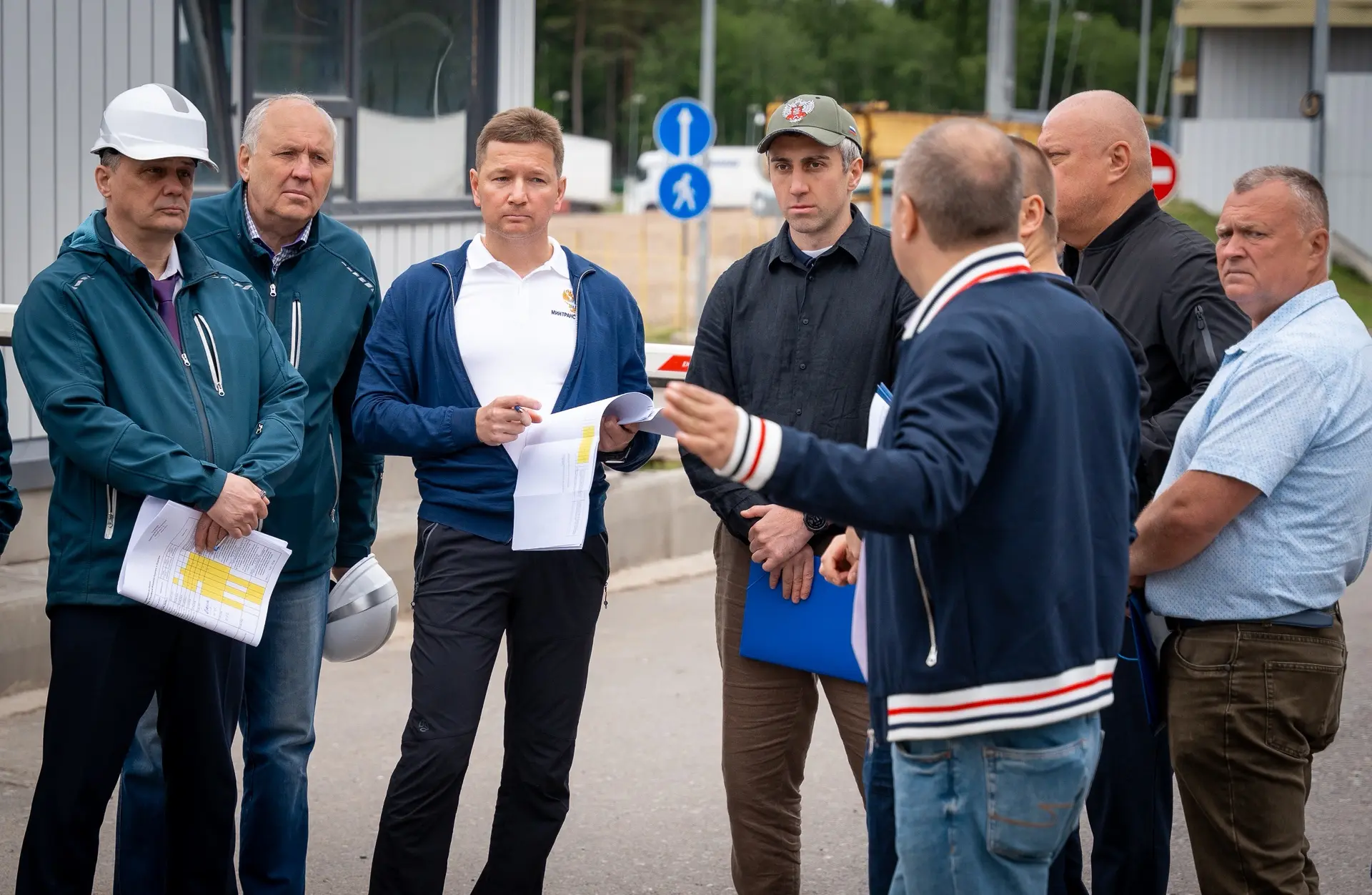 В Псковской области обсудили ход работ по реконструкции автомобильного пункта пропуска Бурачки

📌В 